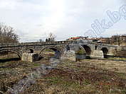 Старият каменен мост, Дебелец